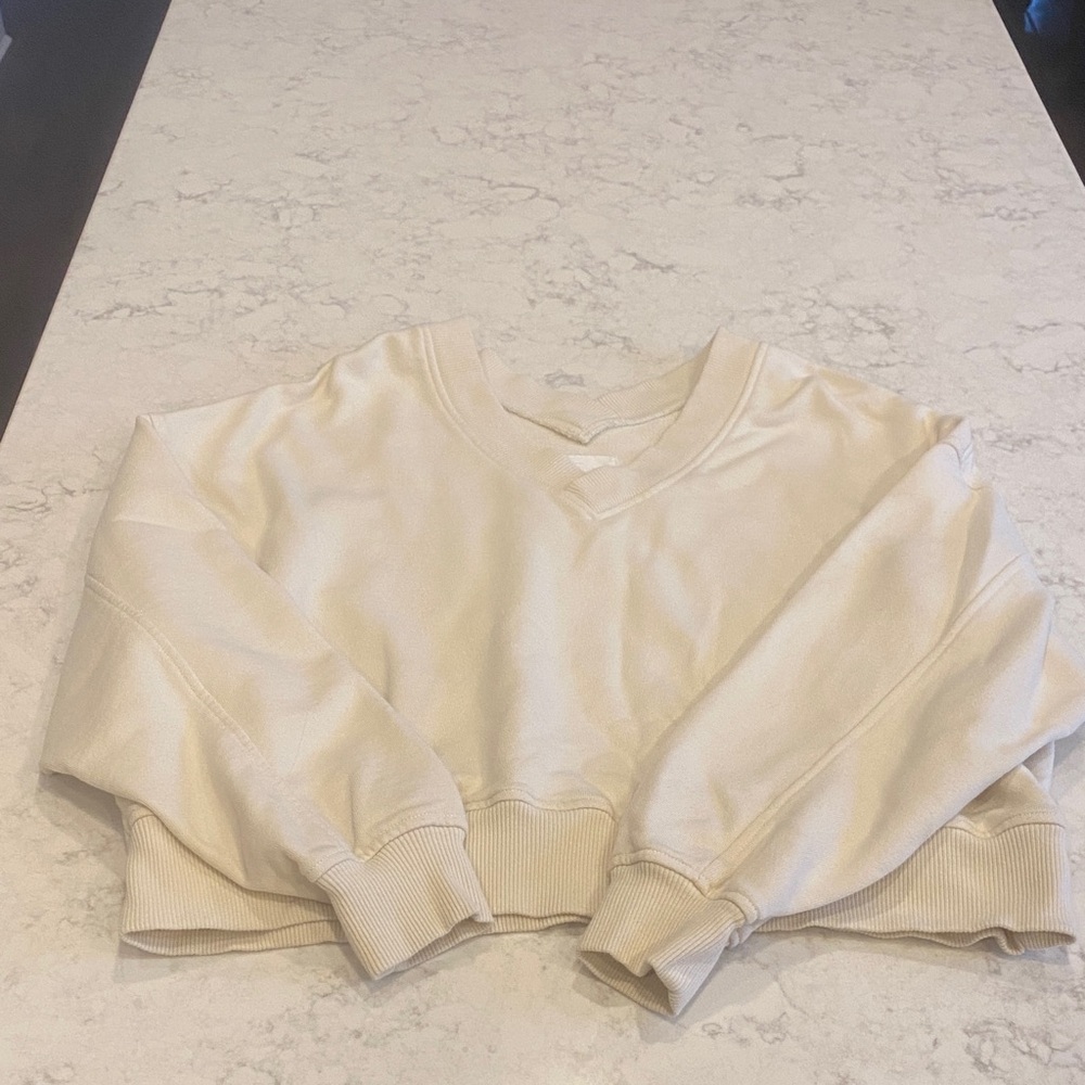 Aerie Cream V-Neck Women's cropped sweatshirt, size medium